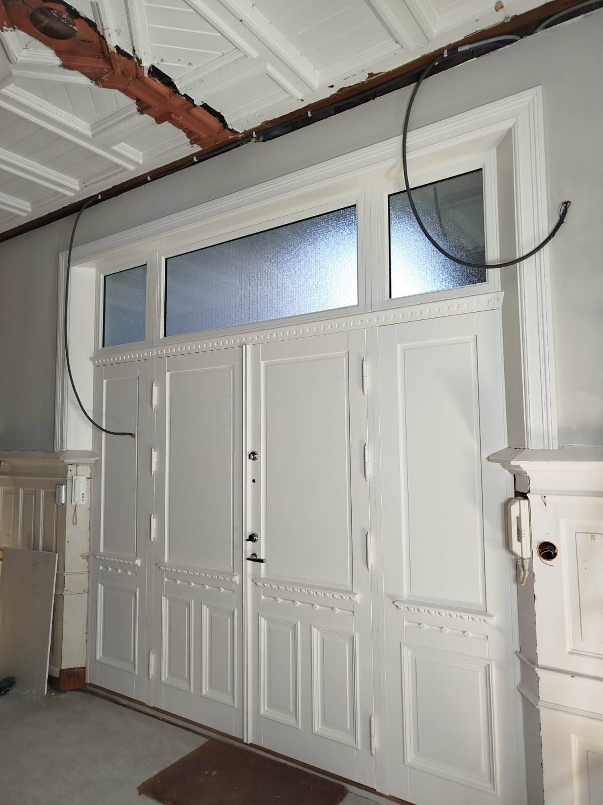 Ny dør levert til Drammensveien, Oslo